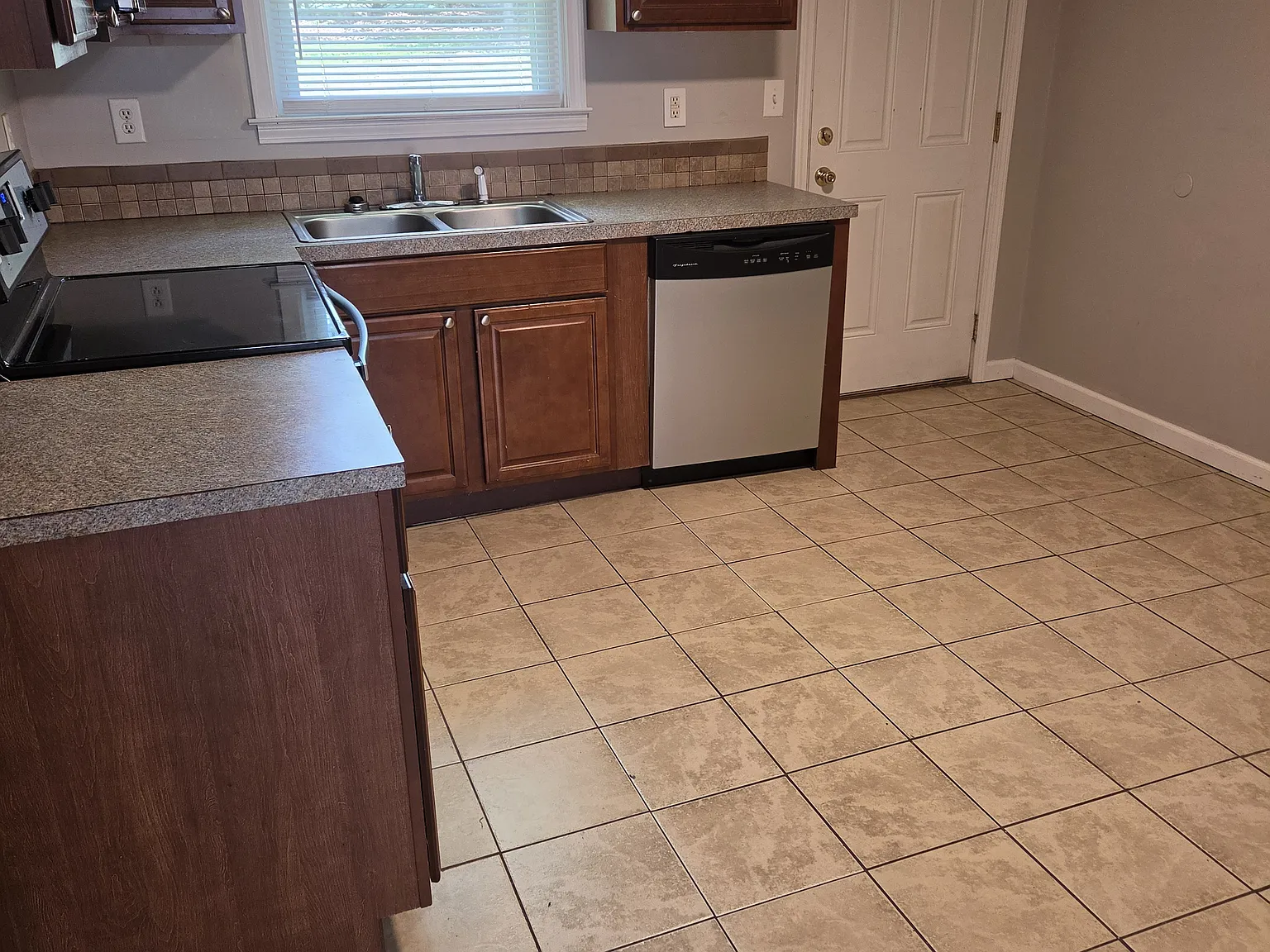 2 bed, 750 sqft, $1,100 — Photo 2