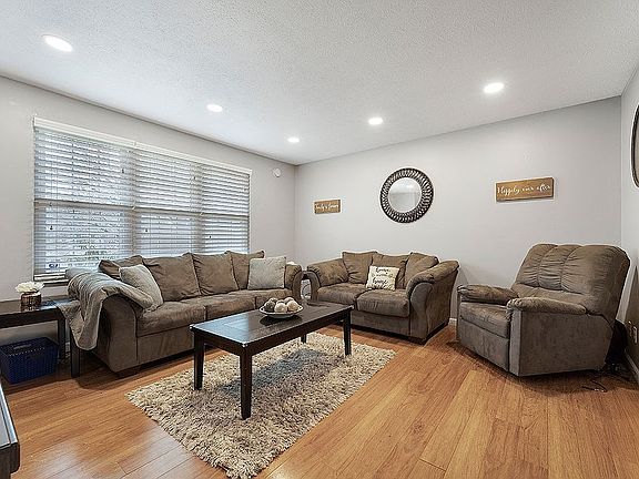 2nd image of 533 Chaparral Dr