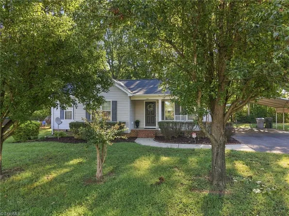 1716 Pine Knoll Ct, Asheboro, NC 27203