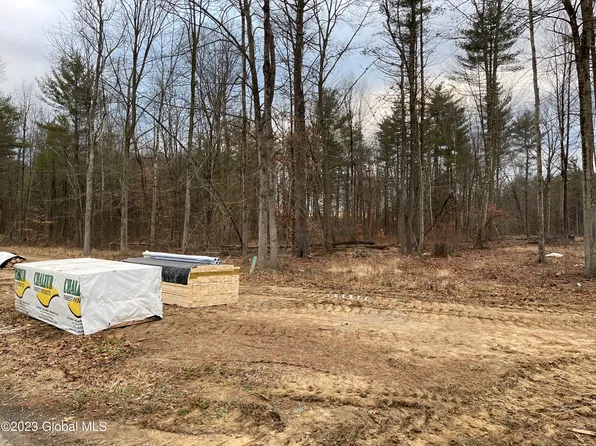 18 WINTERBERRY Lane, Mechanicville, NY 12118