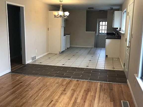 4th image of 35181 Sansburn St