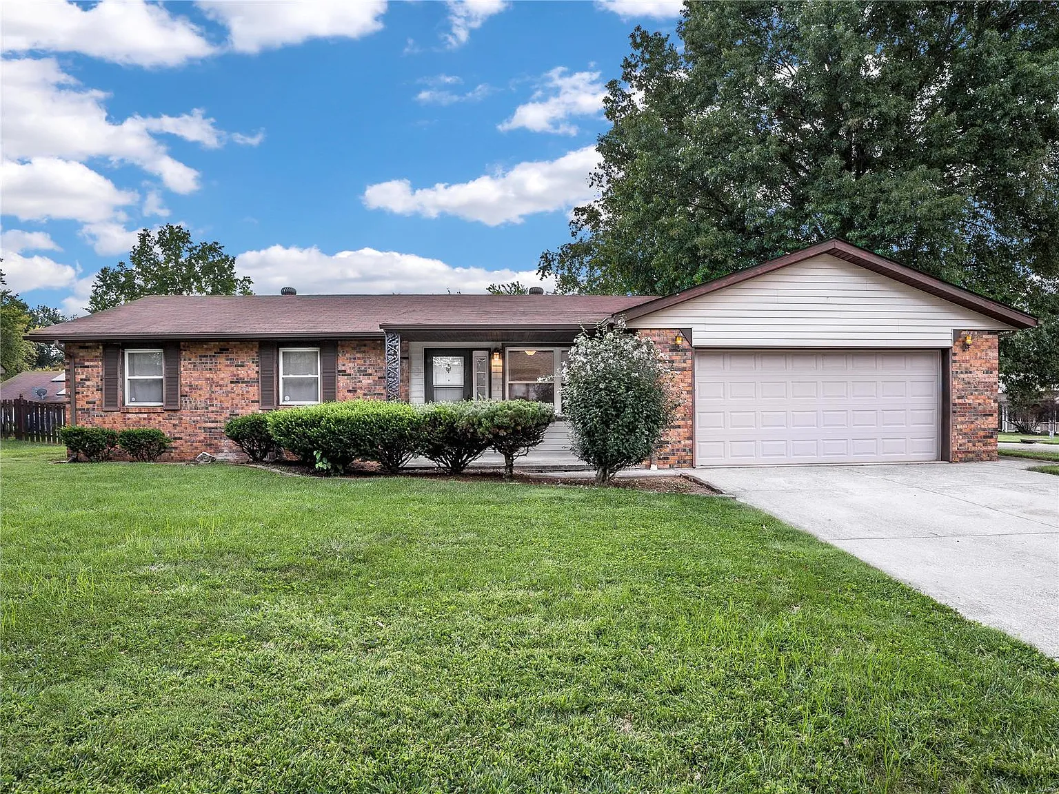 41 Fleur Dr photo 1