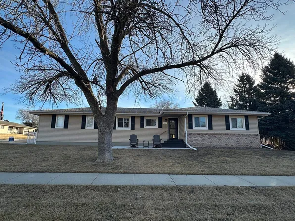 1606 Valli Hi Rd, Norfolk, NE 68701