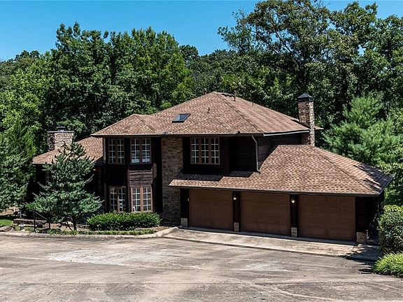 3rd image of 8 Croft Haven Dr