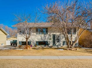 10012 W Oakfield Dr SW, Calgary, AB T2V 4B4