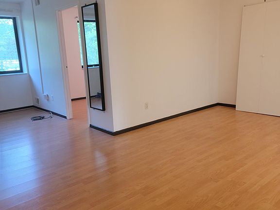 3rd image of 15 Kathy Pl APT 2B