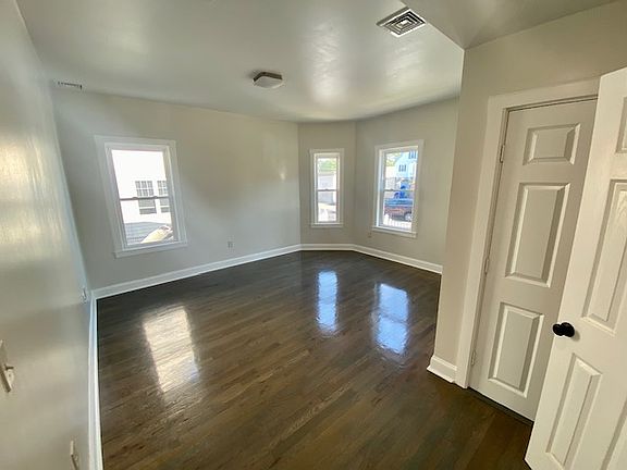 5th image of 46 Norton St Floor 2