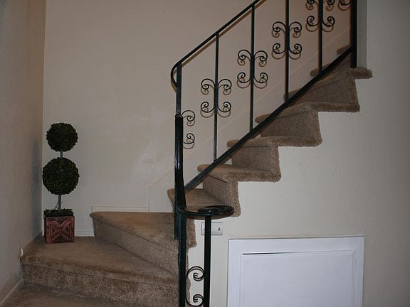 5th image of 914 S Mountain Ave