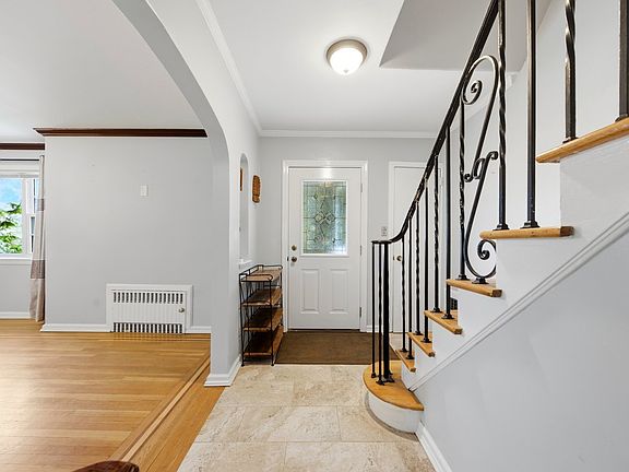 4th image of 28 Wilcox Ave #1