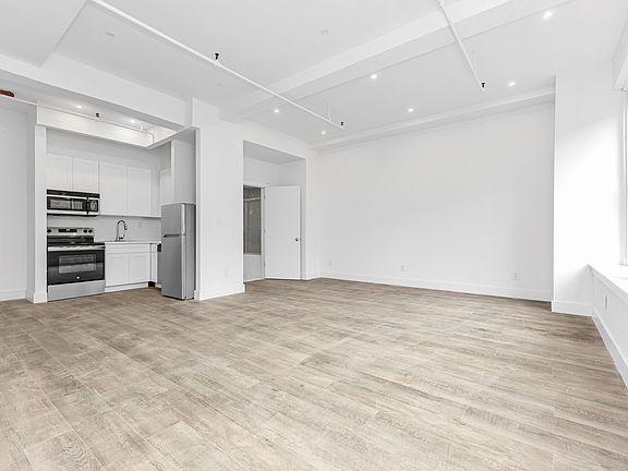 4th image of 248 W 35th St Room 1601