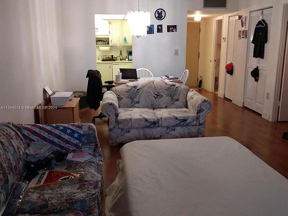 5th image of 1400 Saint Charles Pl #Penthouse 11