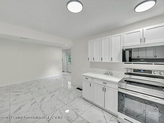 4th image of 5573 Cade St