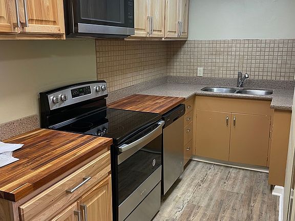 2nd image of 110 SW Court Ave #206