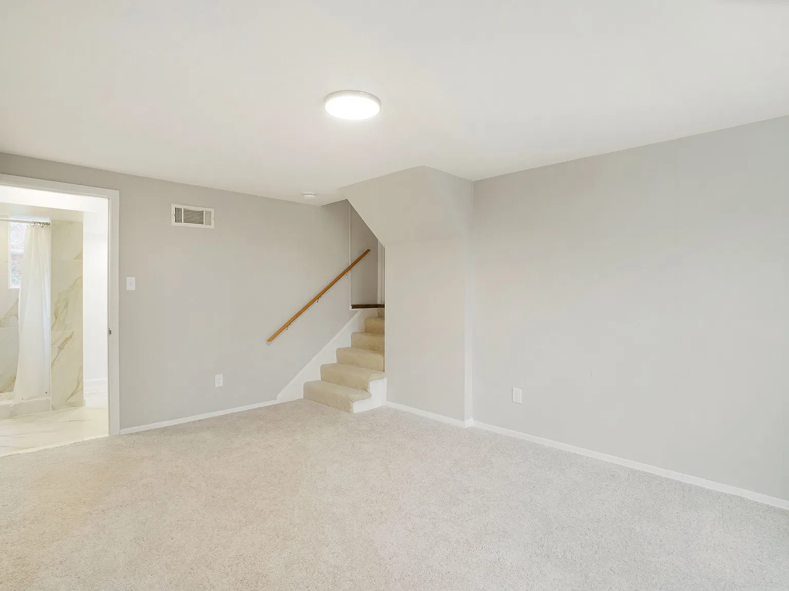 2 bed, 700 sqft, $1,800 — Photo 3