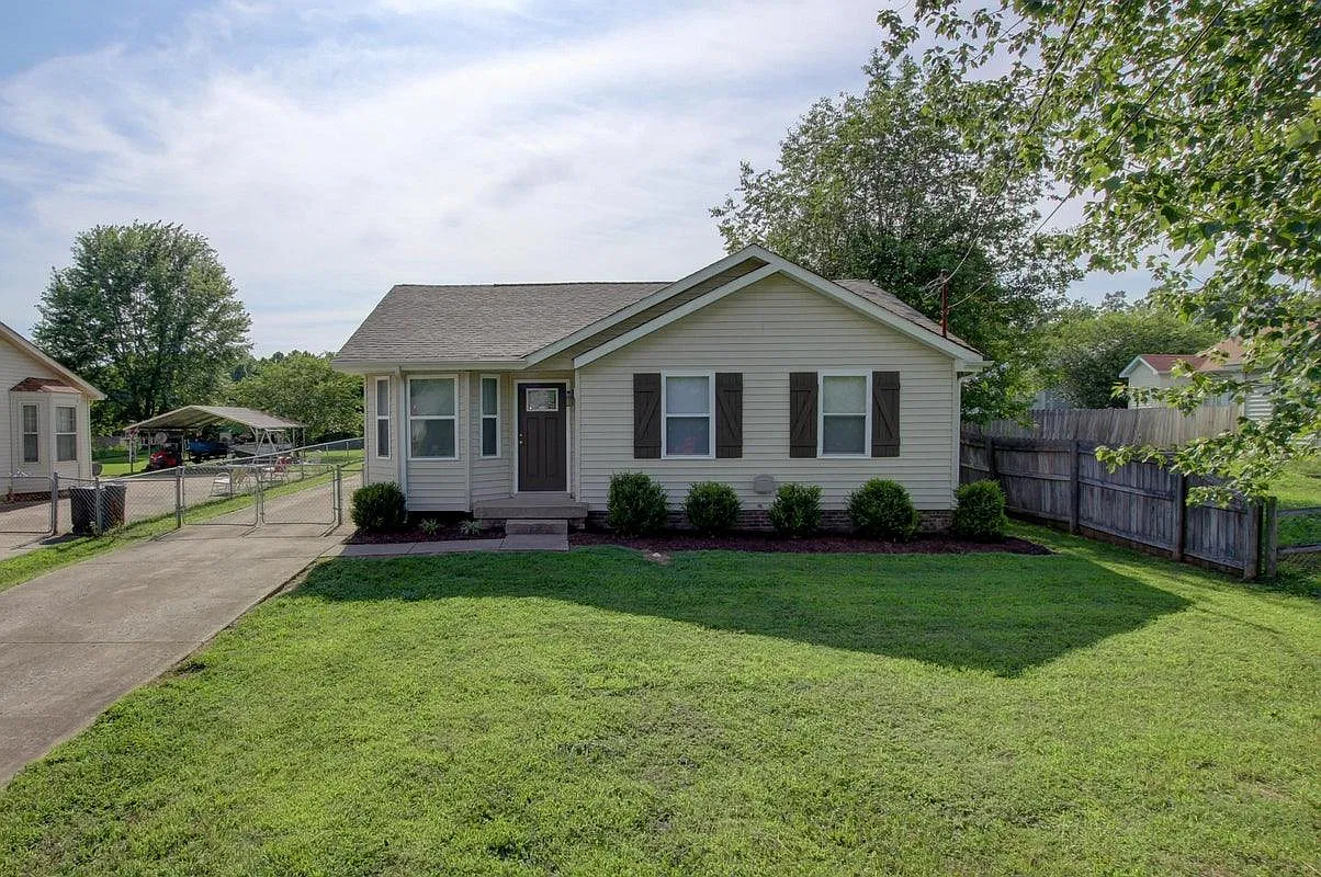 386 Donna Dr — Photo 1