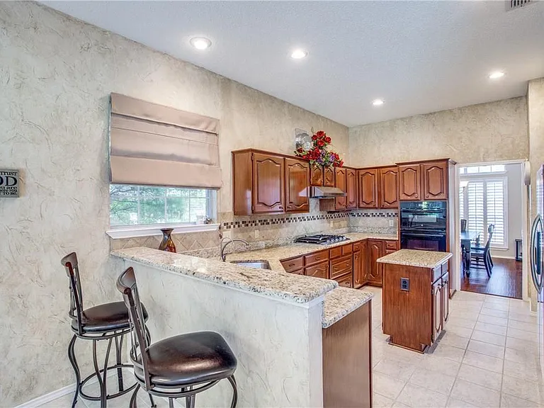 1405 Newbury Ln — Photo 17