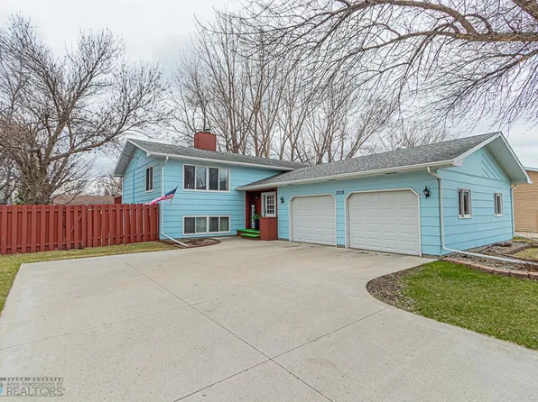 2008 29th Ave S, Fargo, ND 58103