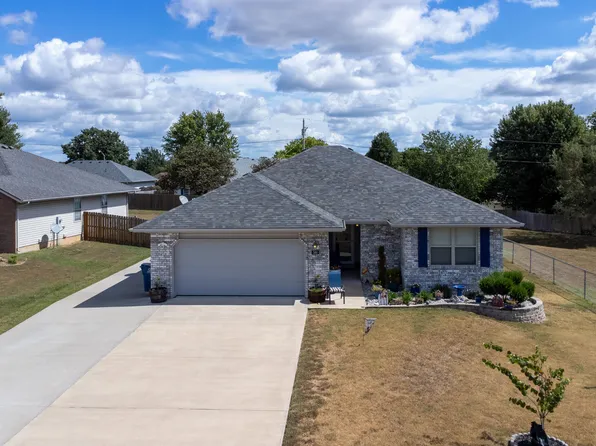 560 S Elgin Avenue, Bolivar, MO 65613