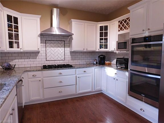2nd image of 9244 Lakeview Dr