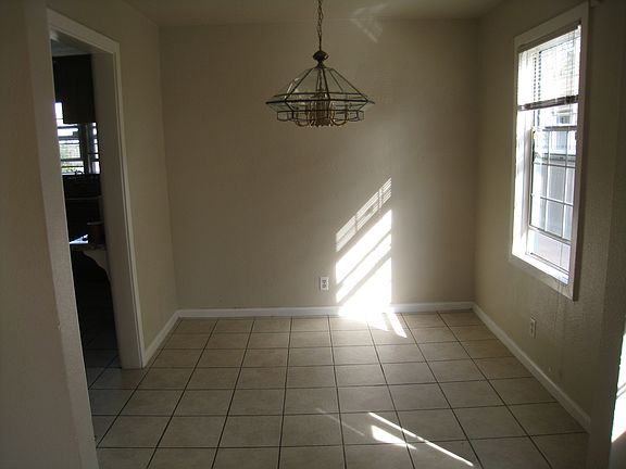 3rd image of 219 E Pine St