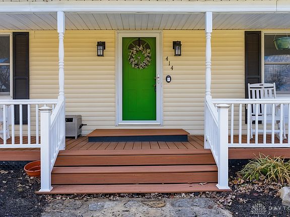 5th image of 414 S Webb Rd