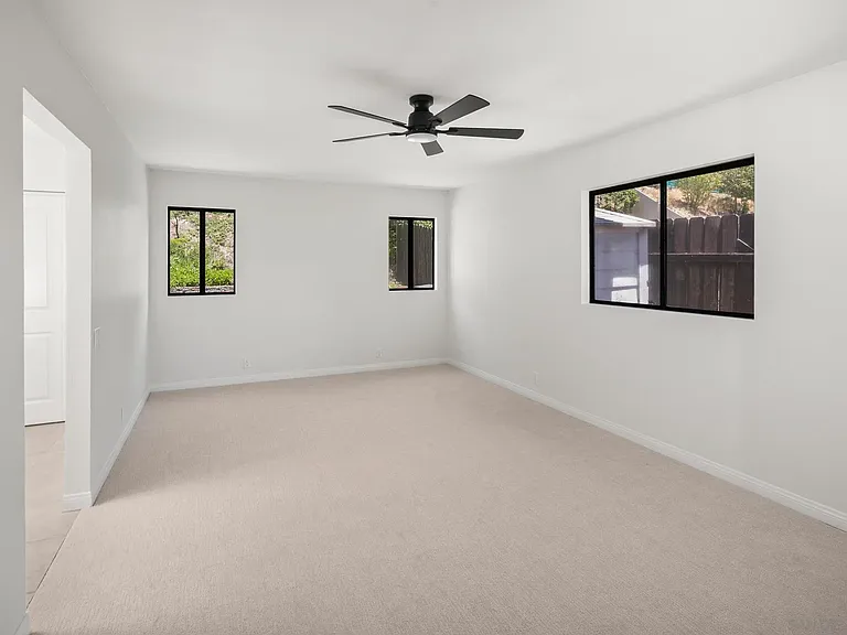 5164 Chateau Dr — Photo 25