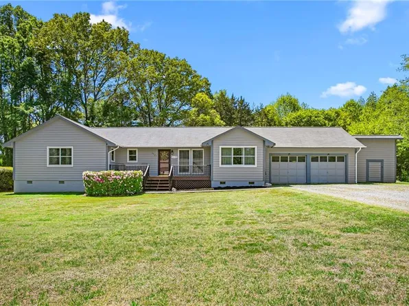 2627 White Pine Dr, Mebane, NC 27302