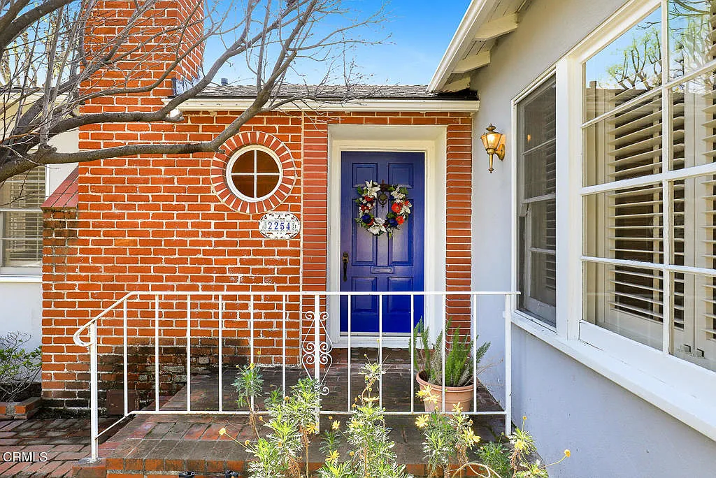 2 bed, 1.5 bath, 1390 sqft, $4,500 — Photo 3