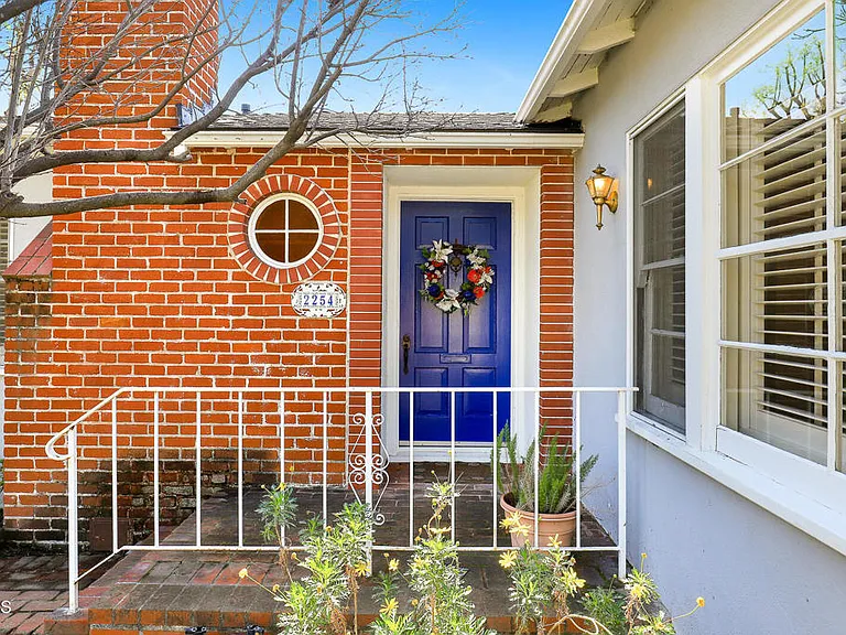 2254 Queensberry Rd — Photo 3