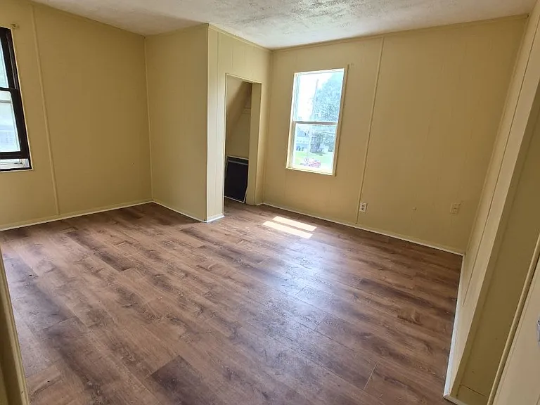 206 Allen St #2 — Photo 4