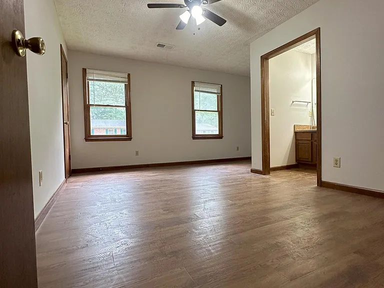 1126 Booth Ct SW — Photo 9