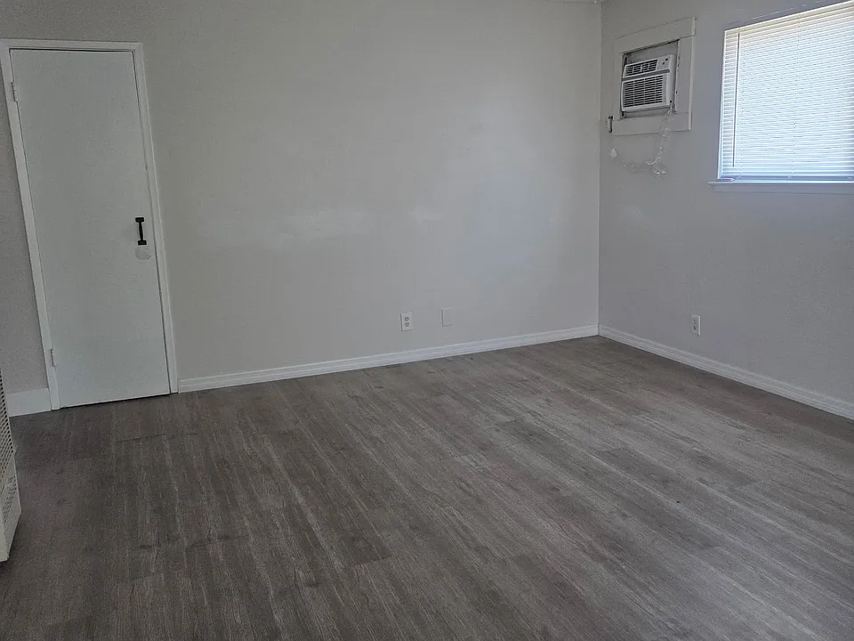 2907 S Cloverdale Ave #5