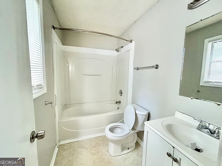 5955 Sutton Pl — Photo 9