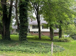17998 Elliott Dr, Chagrin Falls, OH 44023