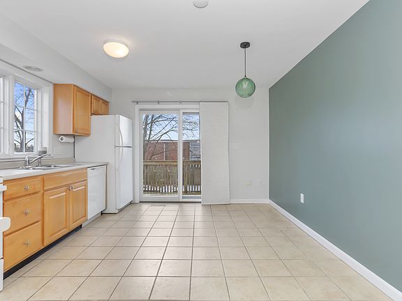4th image of 10 Lenox Ave #A