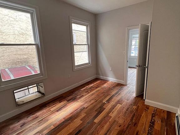 4th image of 4321 Edson Ave