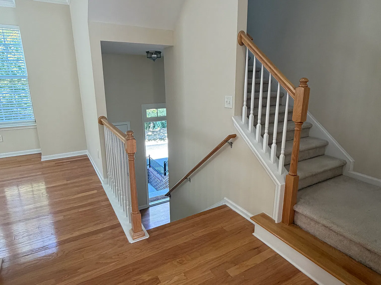 3 bed, 3.5 bath, 2101 sqft, $2,150 — Photo 3