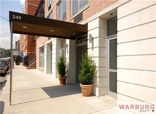 Sold by Warburg | media 6
