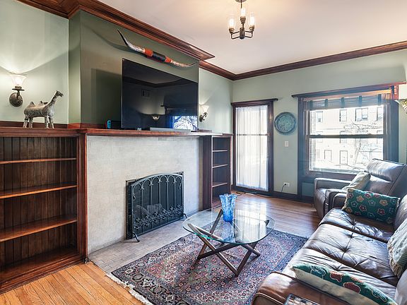 3rd image of 1351 W Wilson Ave APT 1