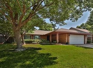 2422 Livingston Ln, Grand Prairie, TX 75052