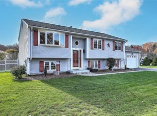37 Nicolas Ln, Warwick, RI 02886