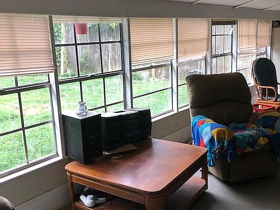 5th image of 352 Beverly Cir