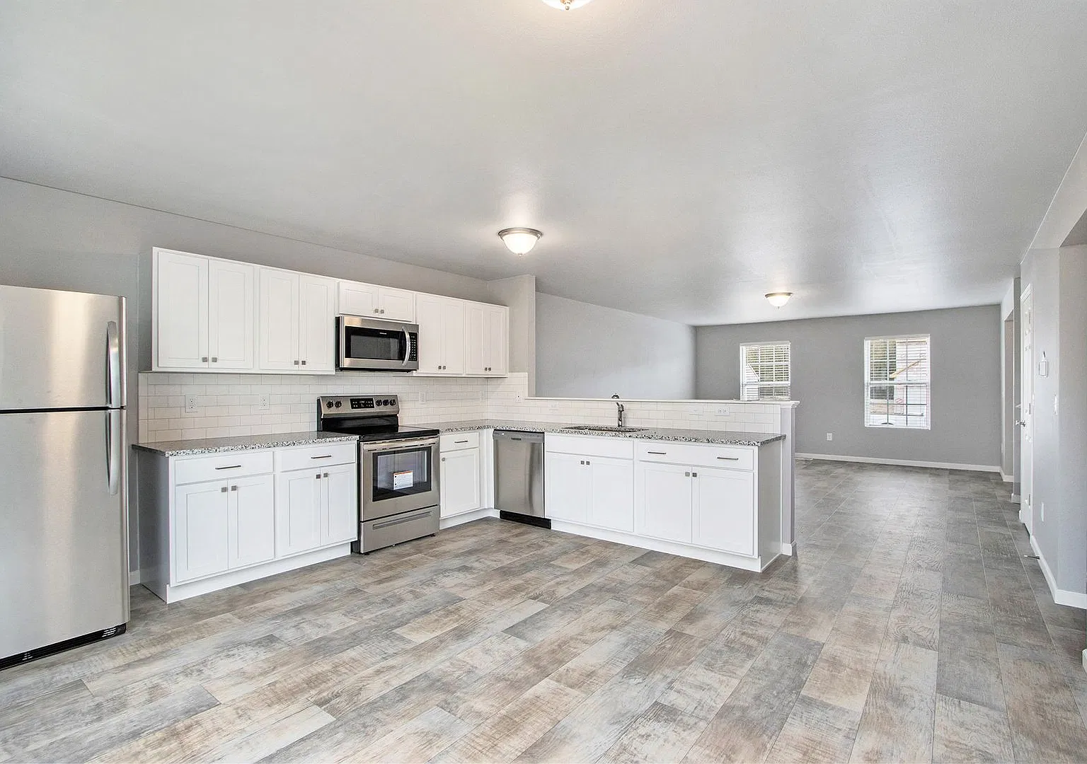 1108 River Oaks Dr — Photo 2