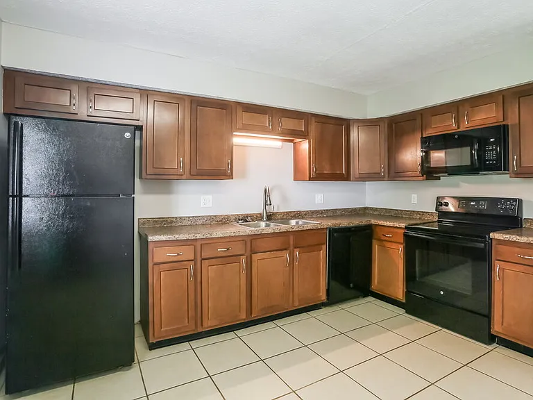 6615 Cedar Ct W — Photo 7
