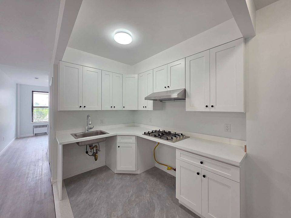 1st image of 1548 W 8th St #1RR
