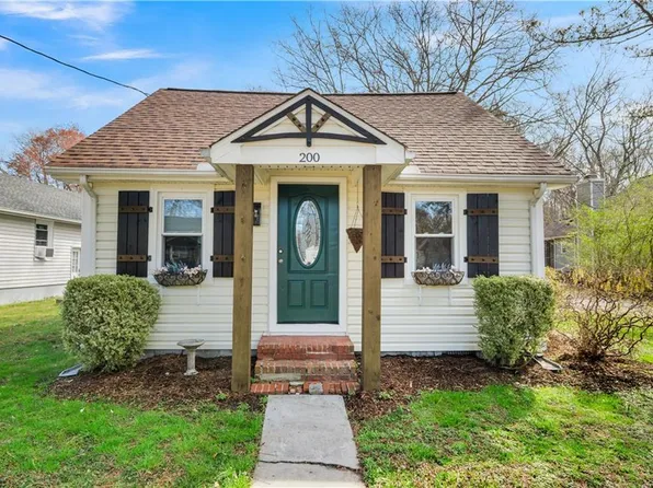 200 Parker Ln, Seaford, VA 23696