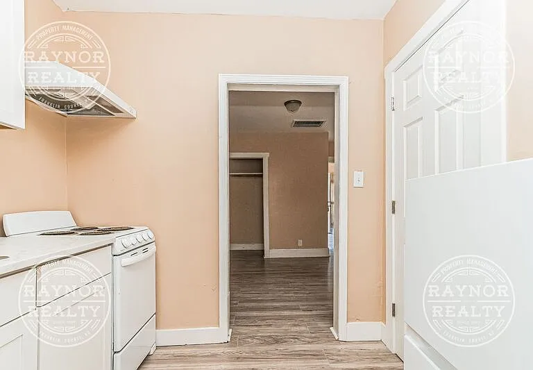 641 Kenwood Ave #B — Photo 10