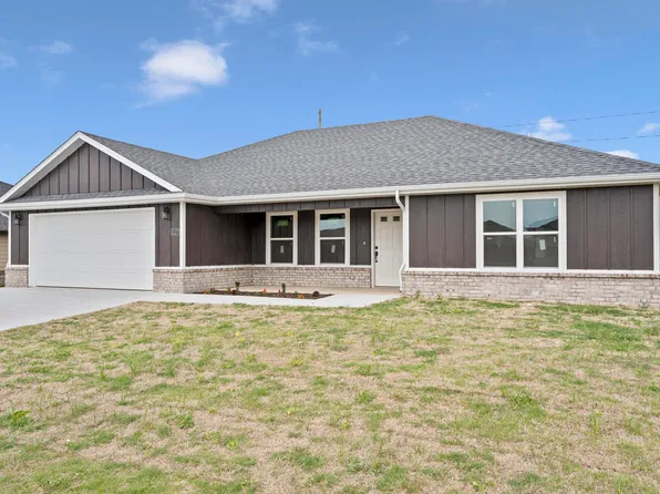 1127 Center Court Cir, Grove, OK 74344