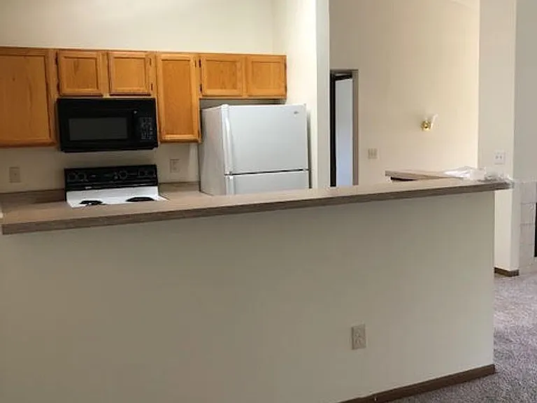 Hollow Creek IV Apartments — Photo 5
