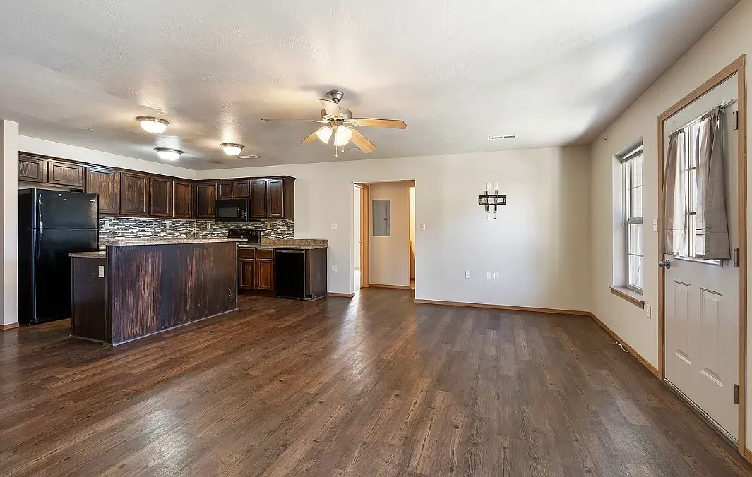 813-B South Robberson Avenue - 402 — Photo 3